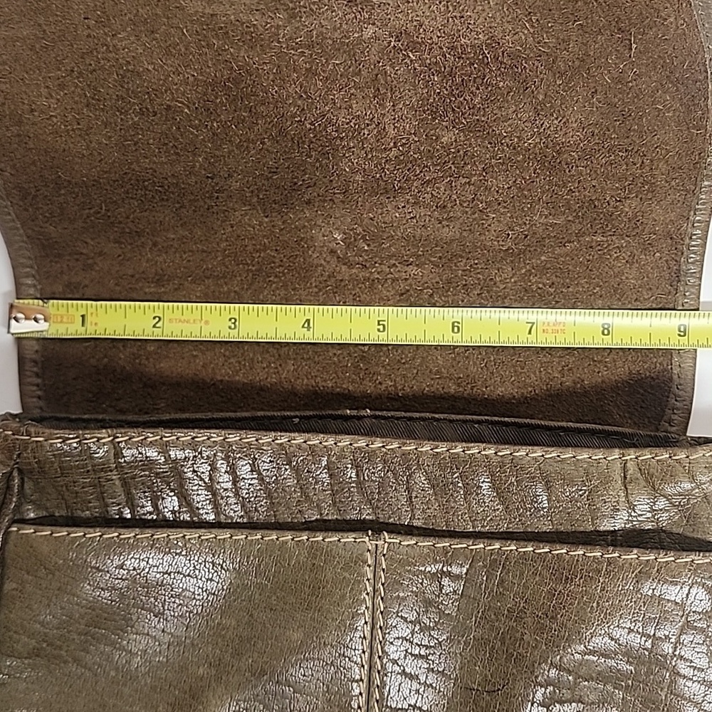 Vintage Distressed Olive Green Leather Unisex Crossbody Messenger SaddleBag - Picture 9 of 10